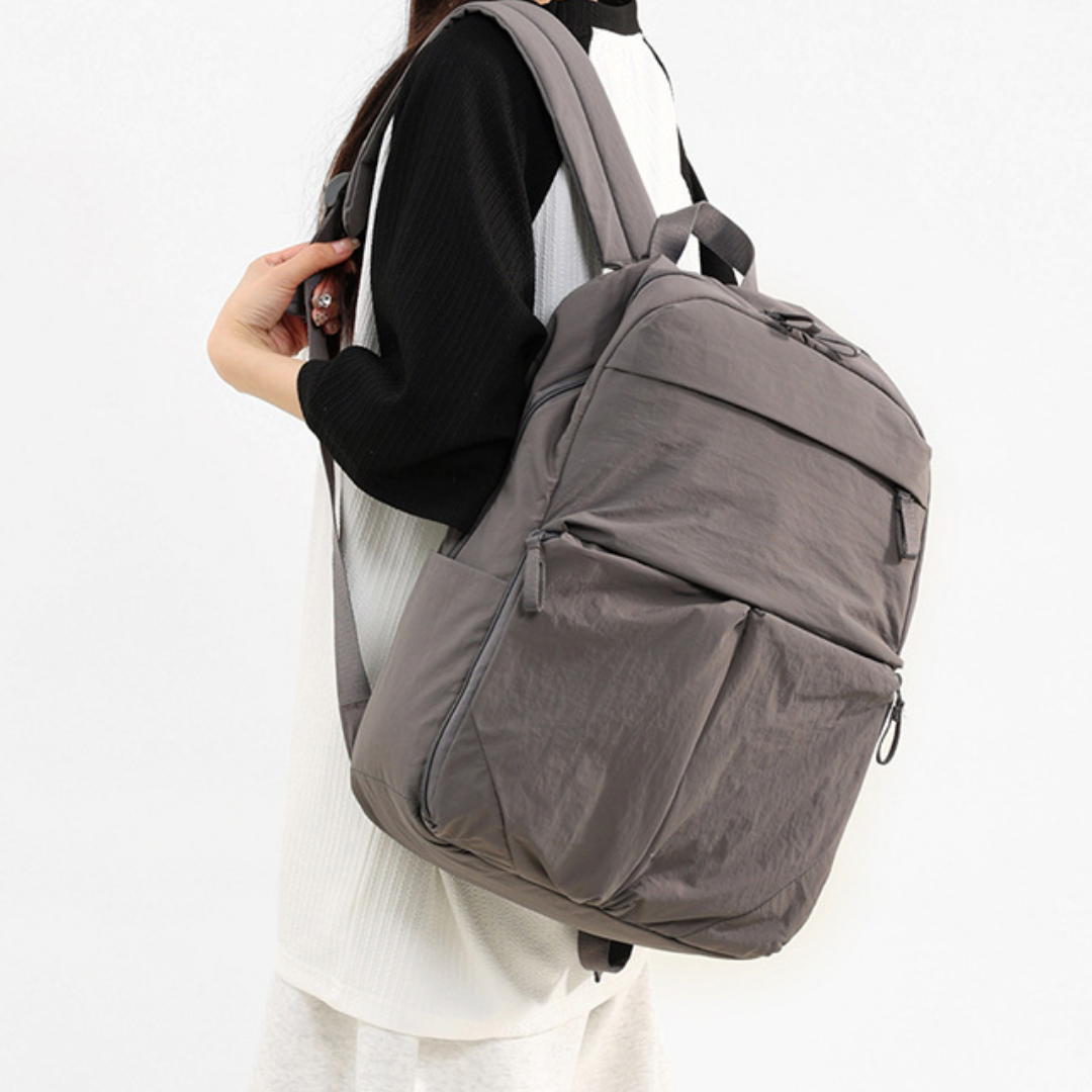 PackMate – The Roomy Compact Backpack